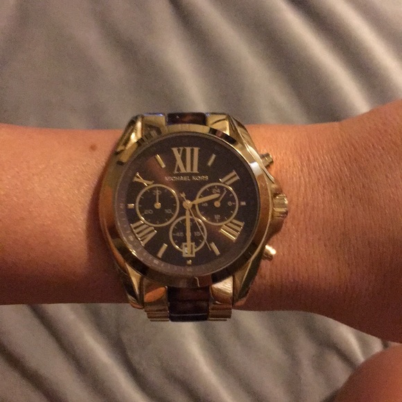 Michael Kors watch. Comes with box and extra links - Picture 4 of 5